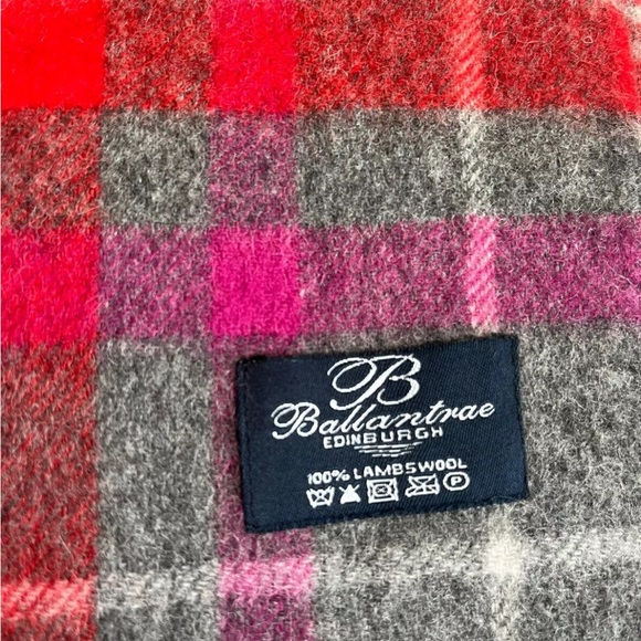 Plaid wool scarf - Picture 3 of 3